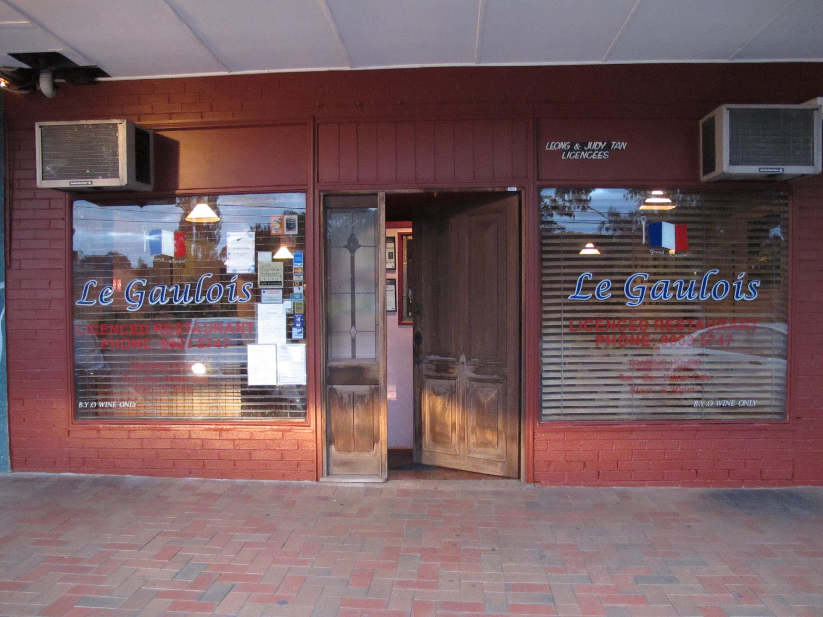 Le Gaulois French Restaurant Pictures