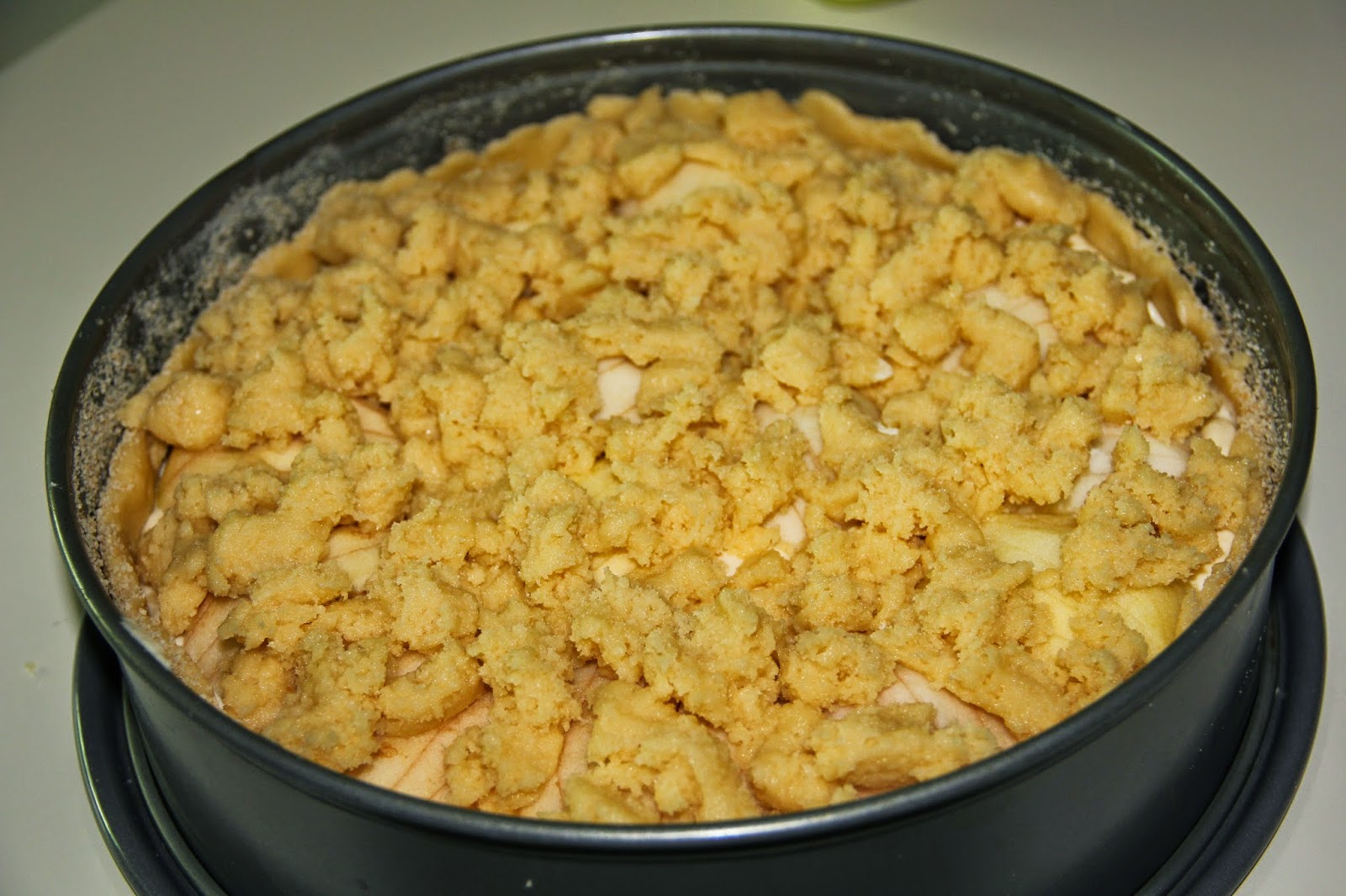 Apfelkuchen mit Knusperstreuseln / Яблочный пирог с хрустящей крошкой ...