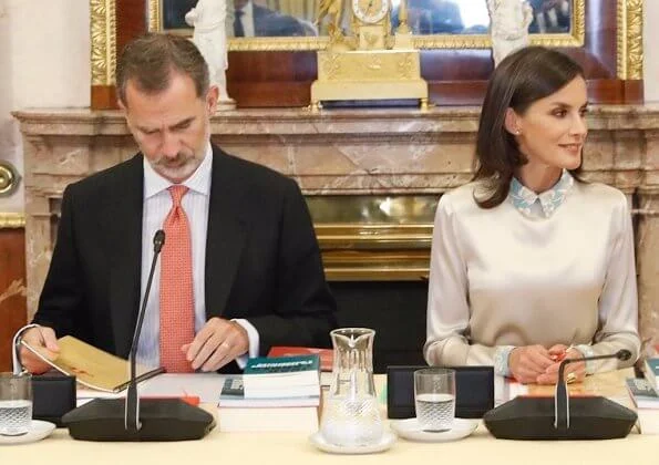 Queen Letizia wore floral midi skirt by Duyos. Juan Duyos started working with designer Manuel Piña. silk top