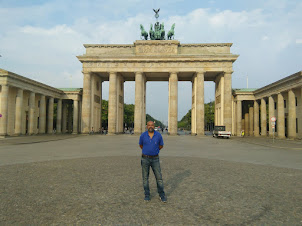 Seafarer/Blogger/Traveller Rudolph.A.Furtado at the Brandenburg Gate.