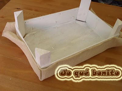 Caja de fresas reciclada con arpillera