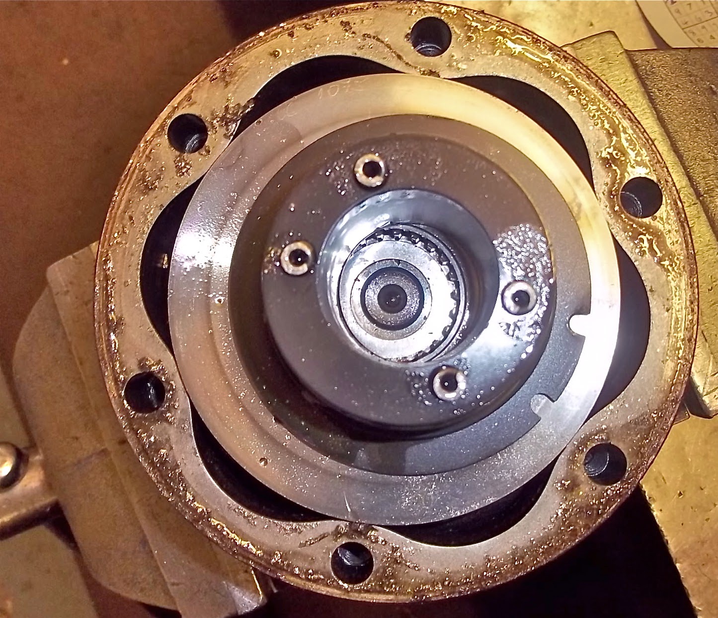 P & R Hydraulics Ltd Repairs Poclain hydraulic brake/motor (MSE02