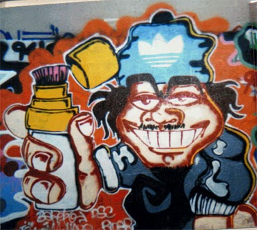Graffiti personaje con posca y gorro Adidas