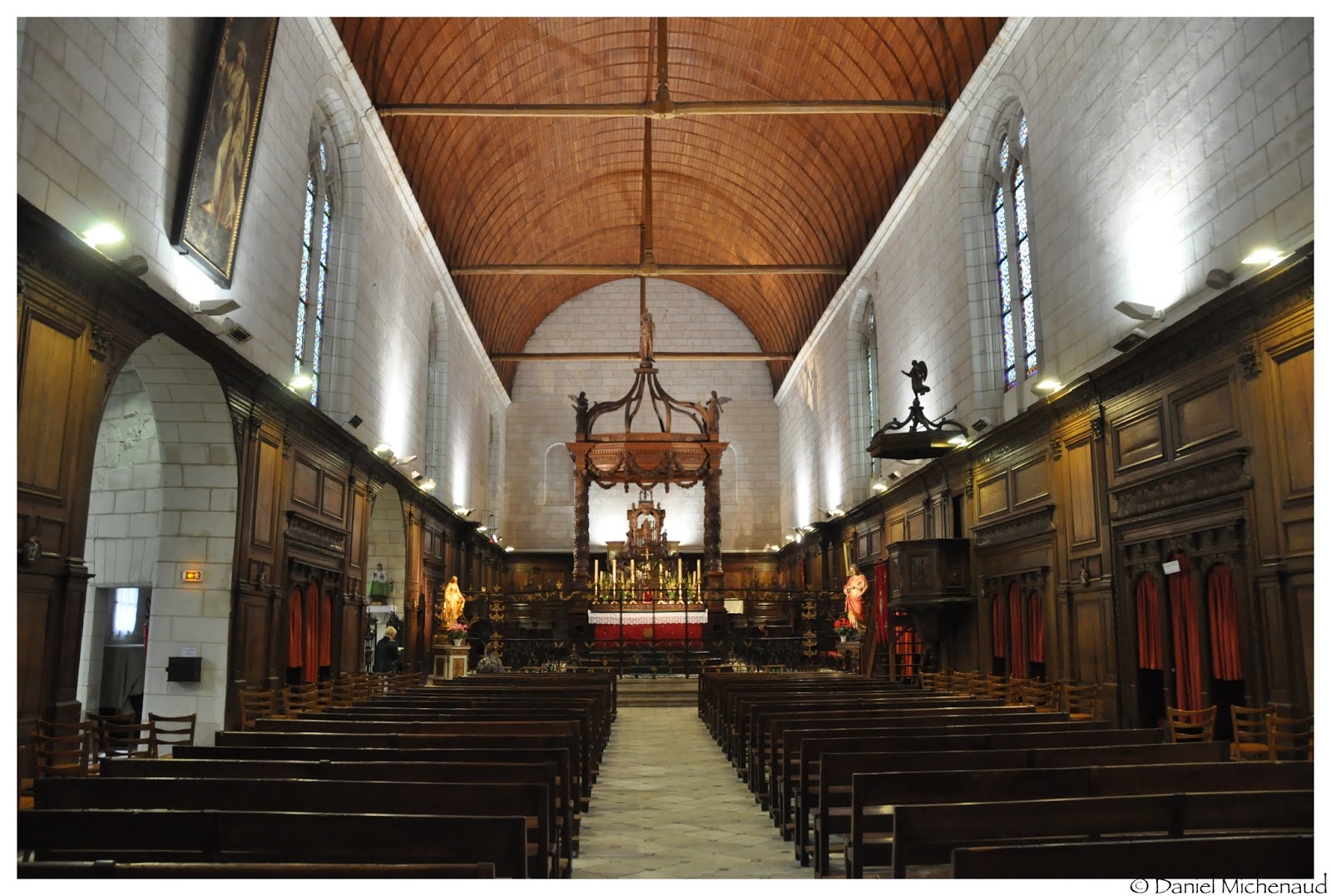 Un regard sur Tours Les vitraux de l'église Saint Grégoire des Minimes.