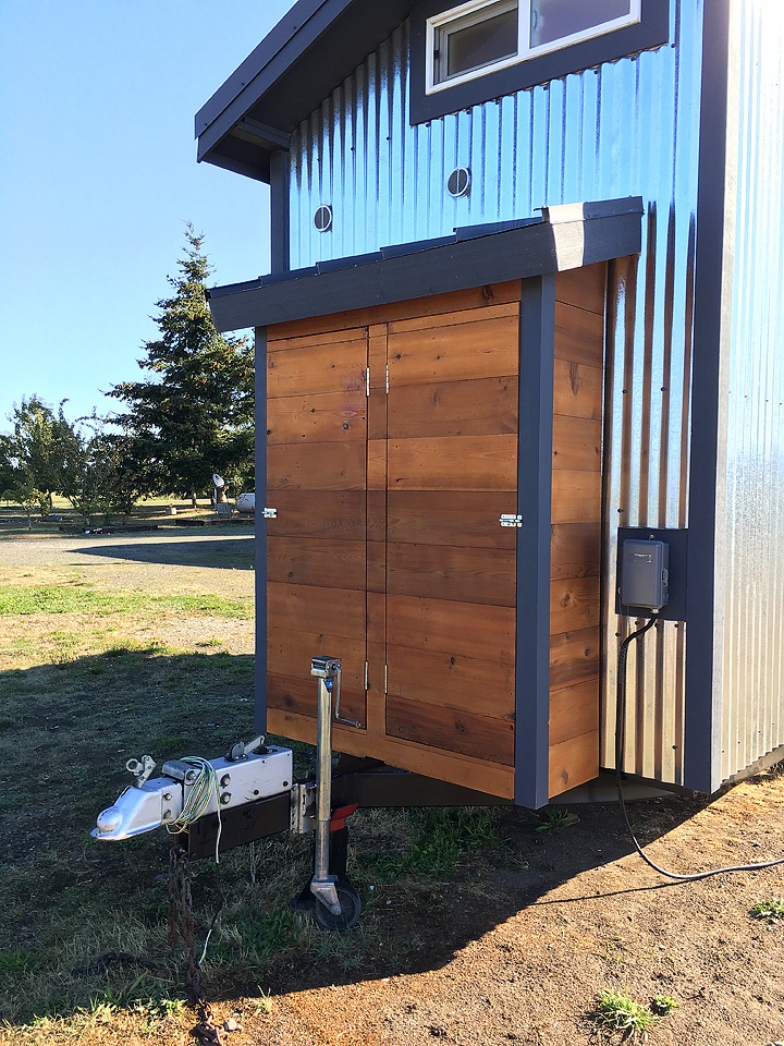 Modern Rustic Tiny Home in Bellingham [ TINY HOUSE TOWN ]
