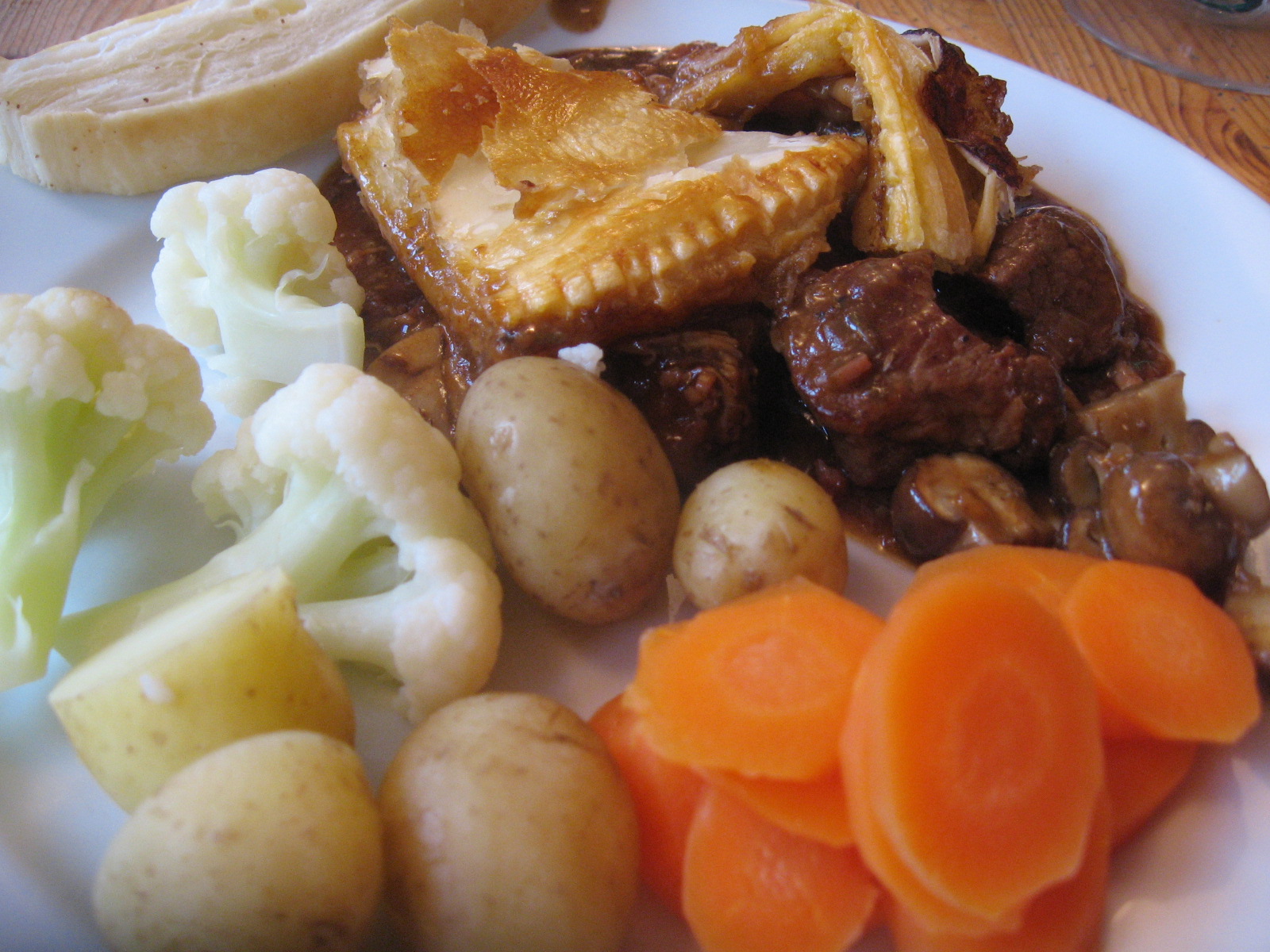 Kate's blog (Reading & Eating) Dinner, 16/4/17 Steak & Ale Pie (Hairy