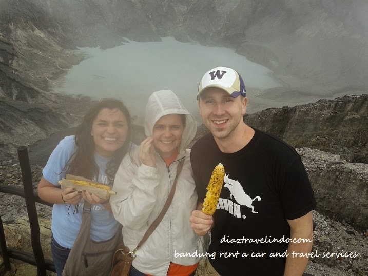 Eric, his wife and inlaw sister tangkuban perahu