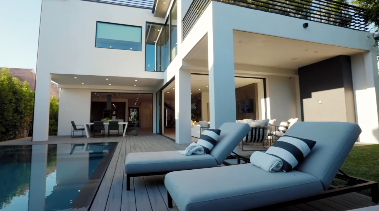 39 Photos vs. Inside a $4,000,000 Modern Mansion in Los Angeles with an INSANE Rooftop Deck! - Luxury Home & Interior Design Video Tour 39 Photos vs. Inside a $4,000,000 Modern Mansion in Los Angeles with an INSANE Rooftop Deck! - Luxury Home & Interior Design Video Tour
