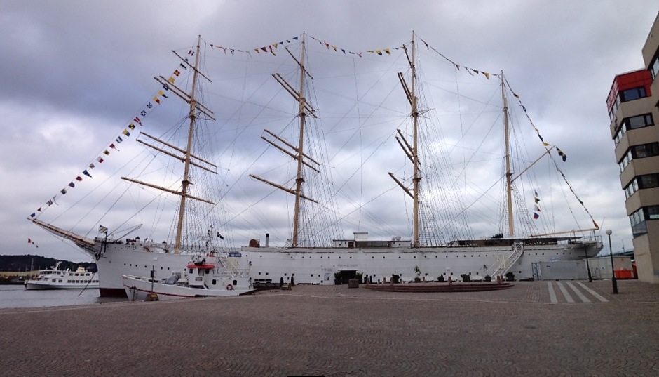 An empty garage....: June 2012