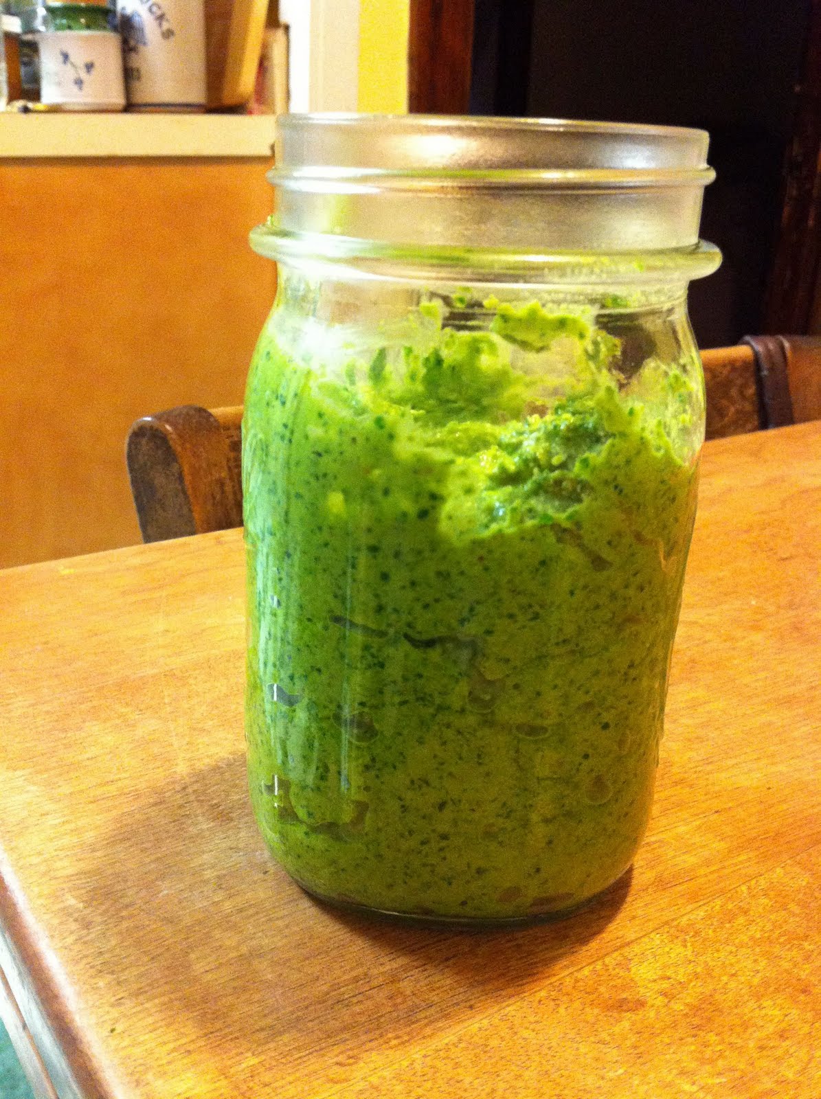 Mangia, Medicine, y Meditation. Raw Bitter Arugula Pesto (vegan/gluten
