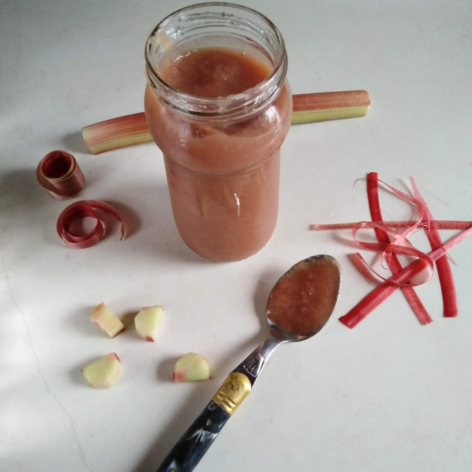 Compotée de rhubarbe du jardin