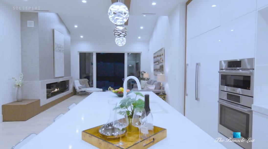 31 Interior Design Photos vs. 822 Cumberland Crescent, North Vancouver Luxury Home Tour