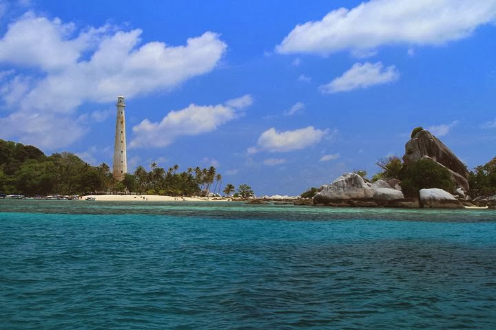 Html islands. Белитунг остров. Остров Белитунг Индонезия. Бангка Айленд. Маяки Индонезия.