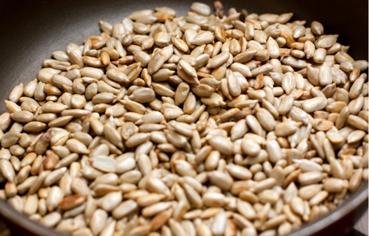 жар. семена подсолнечника don semi жареные очищенные, 70 г. семечки спутник. семечки дон семи 70г. семечки очищенные магнит.