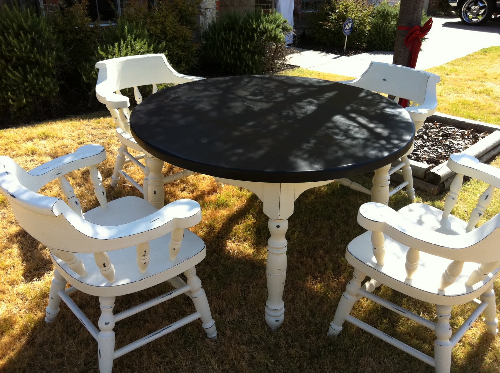 The Funkie Munkie Furniture: Dining Table UPCYCLE!