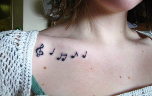 Nota Musical Pequenas Tatuagens para a Menina por Trás do Peito