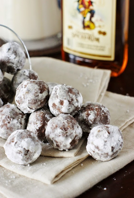 25+ All-Time Favorite No-Bake Desserts: Rum Balls Image