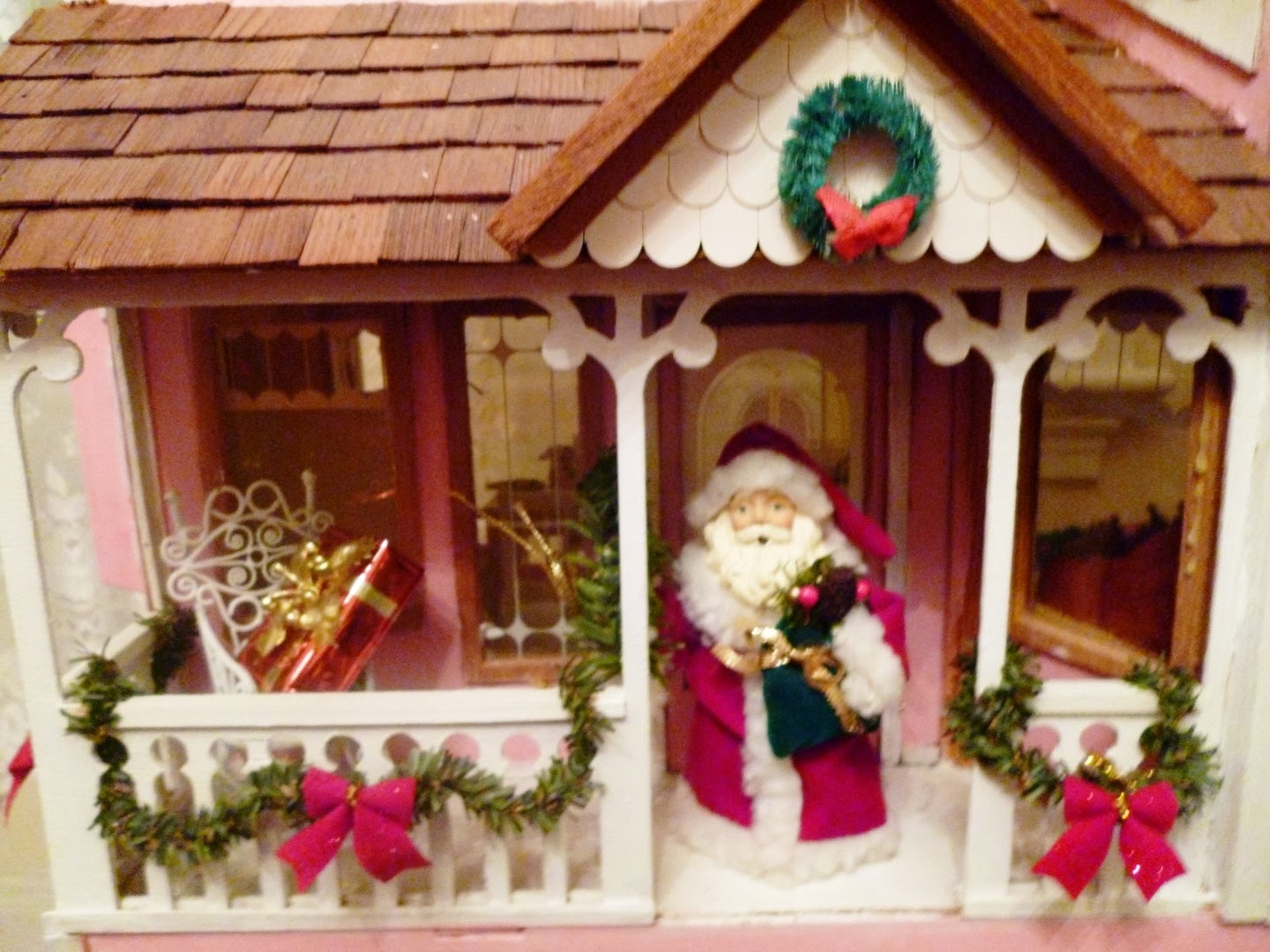 Writing Straight from the Heart Dollhouse Decorating