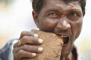 इन तस्वीरों को देख आप भी बोलेंगे कि यह तो हंसी का ओवर डोज हो गया, देखें तस्वीरें (Over Dose of Fun, Funny Photos In Hindi) कुछ तस्वीरें ऐसी होती हैं जो हर किसी को पसंद आती हैं. जिसकी वजह से यह तस्वीरें थोड़े-थोड़े समय के बाद कई बार वायरल होती हैं. आज हम आपके लिए कुछ ऐसी ही मजेदार तस्वीरें लेकर आये हैं जिन्हें देख आप अपनी हंसी नहीं रोक पाएंगे. तो दोस्तों यह हैं भारतीय लोगों की कुछ ऐसी ही मजेदार तस्वीरें जिन्हें देख आप अपनी हंसी नहीं रोक पाएंगे.