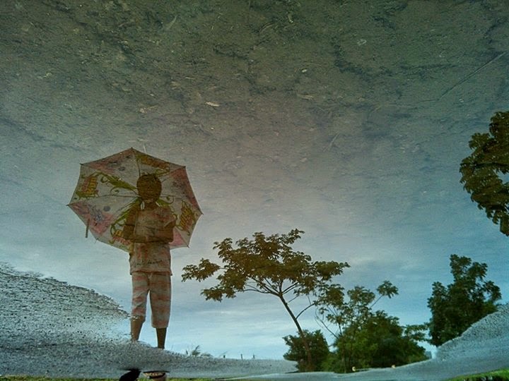 A umbrella или an. Take your umbrella. It _____ rain. Кадр из фильма про зонтики. Зонт ниндзя.