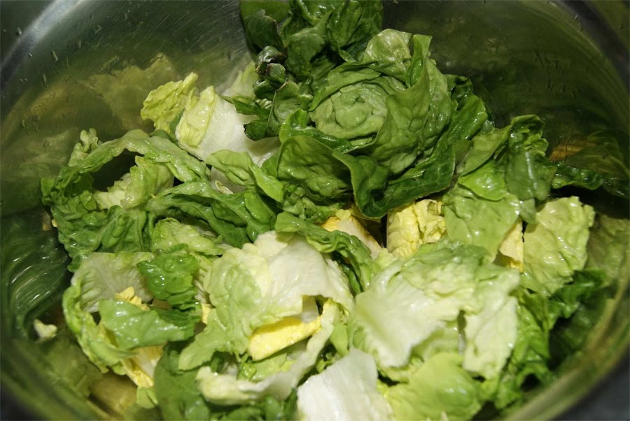 cómo preparar ensalada césar con angulas sucedáneas paso 1