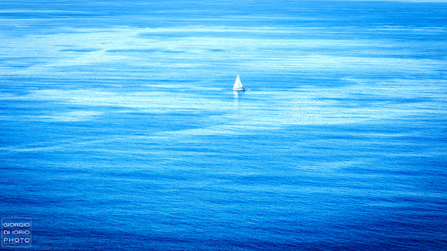 foto ischia, mare di Ischia, Barche di Ischia, Minimal summer, Canon 5d mkIV, Estate a Ischia, Colori di Ischia, barca a vela, 
