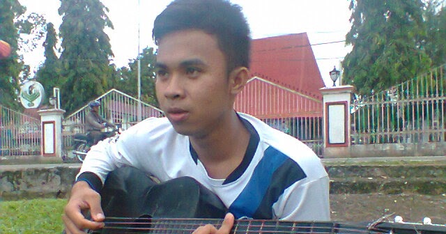 Anak Nias BELAJAR GITAR DARI NOL