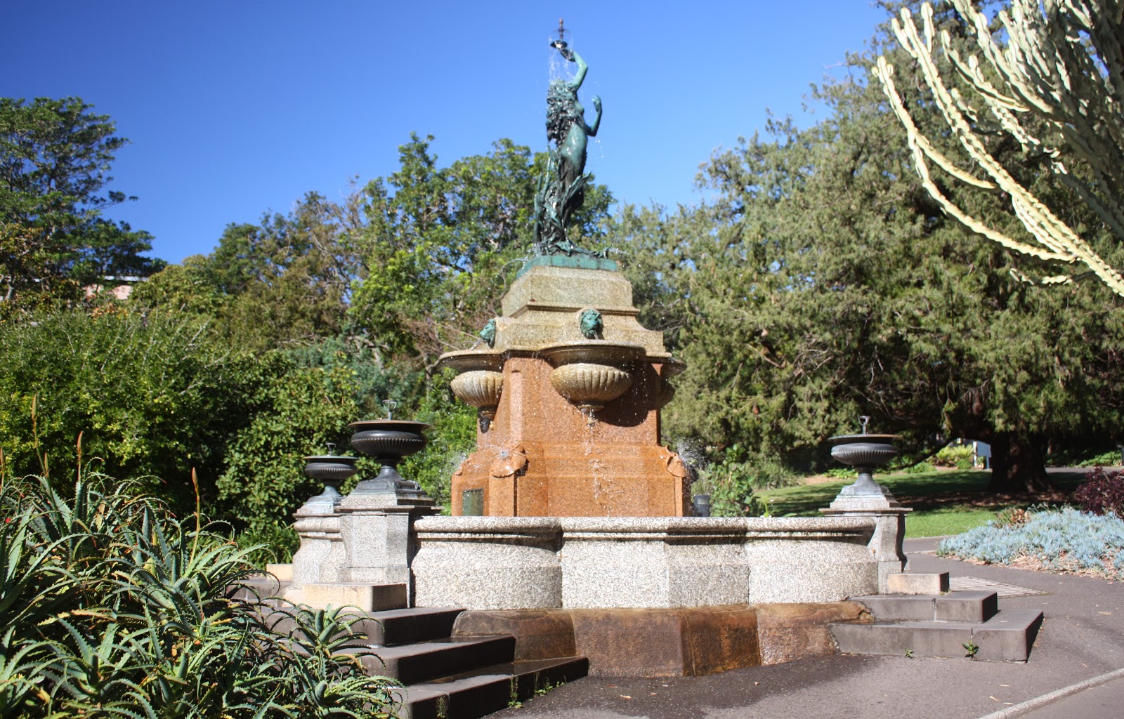 Sydney City and Suburbs Botanic Gardens, Lewis Wolfe Levy Fountain