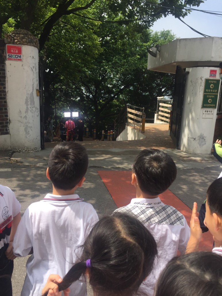 숲체험장에서 만난 몬스타엑스보다 트와이스가 좋은 유치원어린이ㅜㅜ | 인스티즈