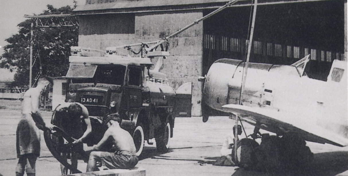 1/144 airbattle 1/144 RAF Refuelling Service Bedford QL Refueller