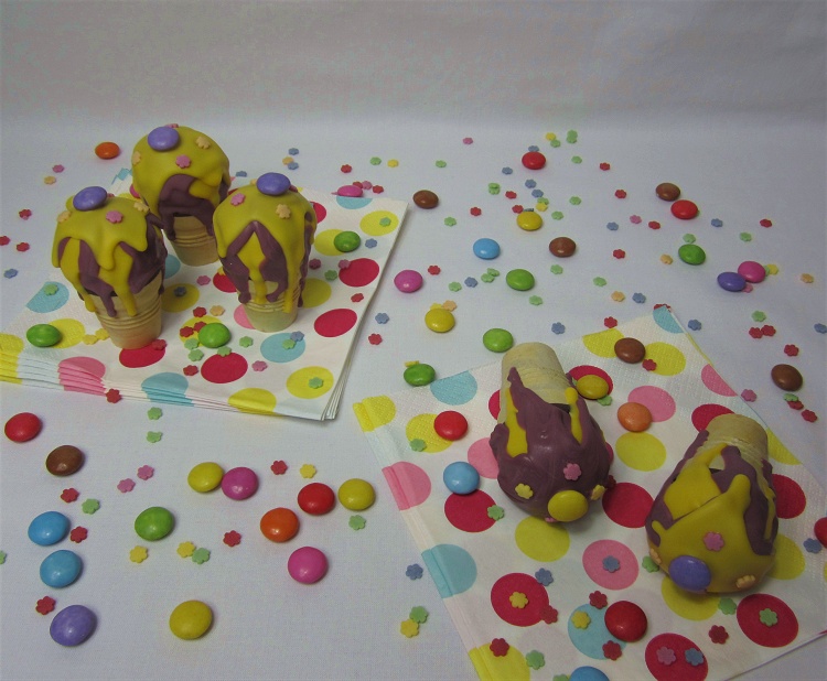 Zitronen-Cakepops in der Eiswaffel