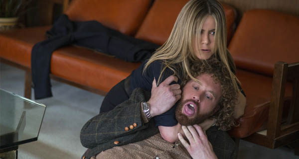 Jennifer Aniston y T.J. Miller en "Fiesta de Empresa"