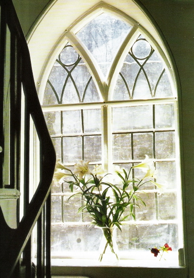 Window and lily's via Côté Ouest Magazine as seen on linenandlavender.net, http://www.linenandlavender.net/2009/07/wind-and-water.html