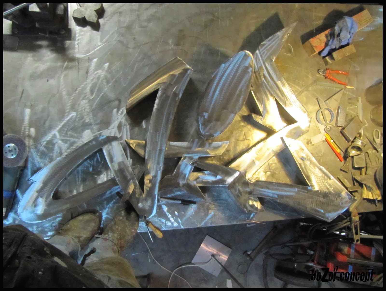 Hozoi Graffiti ,Metal shaping,Design Graffiti metal sculpture for Vizion