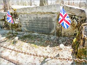 Patriots´ Day en Concord: Tumba de Dos Soldados Británicos Patriots´ Day en Concord: Tumba de Dos Soldados Británicos