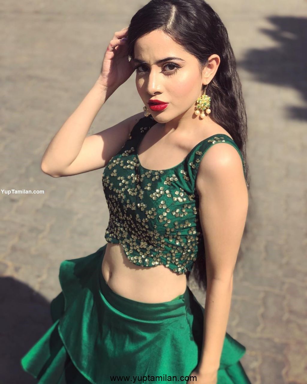 Urfi Javed Sexy Bikini Photos-Seducing Pictures