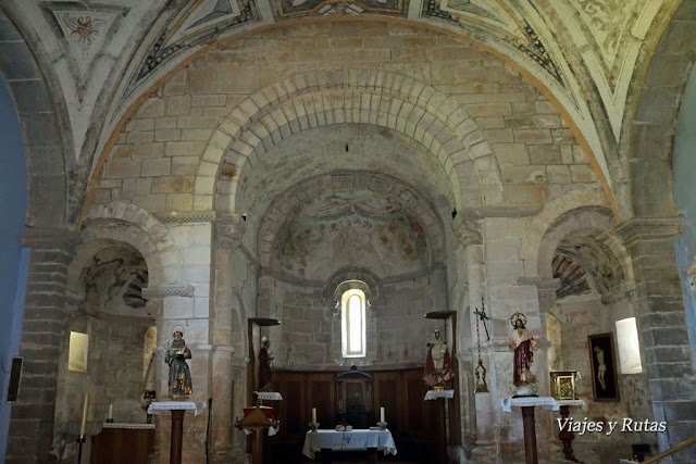 Interior de la Iglesia Interior de la Iglesia de San Pedro de Villanueva de Cangas de Onís