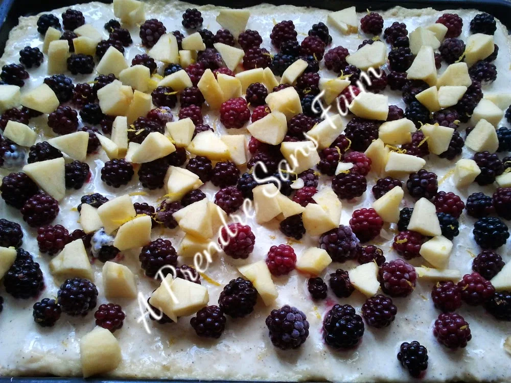 Gâteau allemand à la pomme et aux mûres (pas à pas en photos)