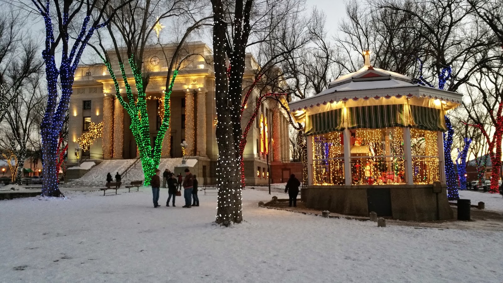 Arizona christmas creditcards helpful deals holiday travel The Best of Christmas in Arizona