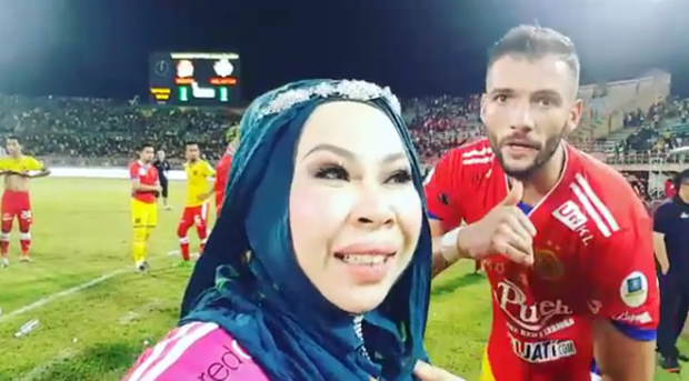 Dikritik Gagal Patuhi Peraturan Perlawanan Bola Sepak PQPTRW, Dato Seri Vida Tampil Mohon Maaf! Dikritik Gagal Patuhi Peraturan Perlawanan Bola Sepak PQPTRW, Dato Seri Vida Tampil Mohon Maaf!