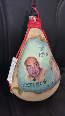 Retrato de hombre en una bota de vino Retrato de hombre en una bota de vino