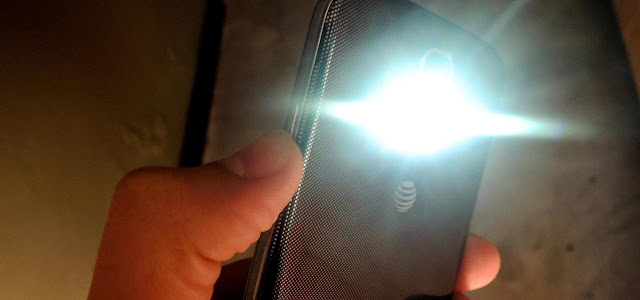 Turning on the flashlight of Android Camera