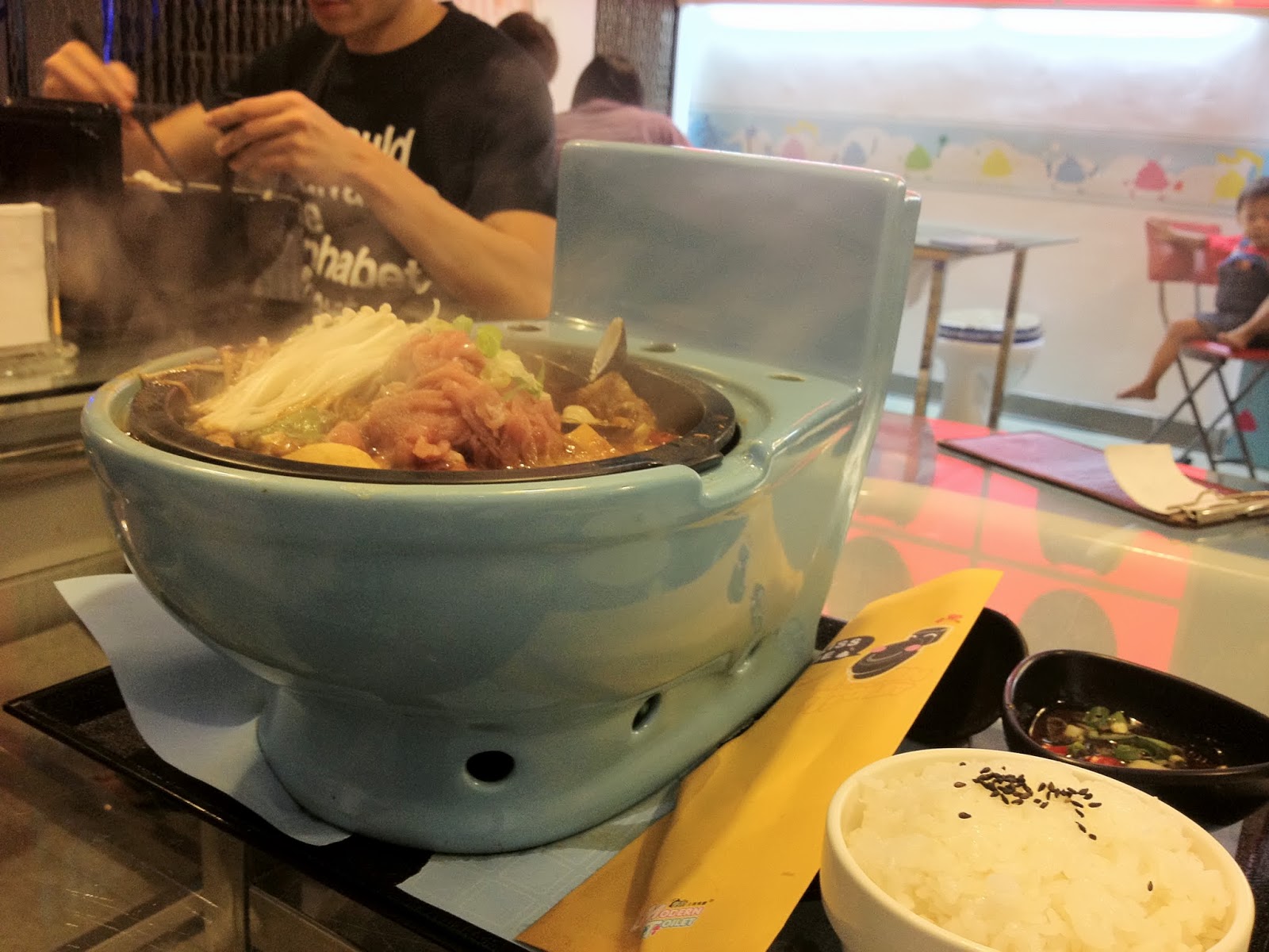 Chaos and Kanji: Modern Toilet Restaurant in Taipei: Eating from a