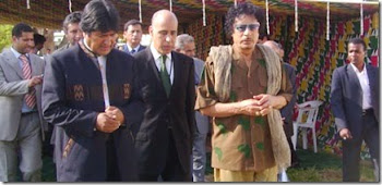 para ensalzar a Evo Gadafi le concedió 100 mil dólares