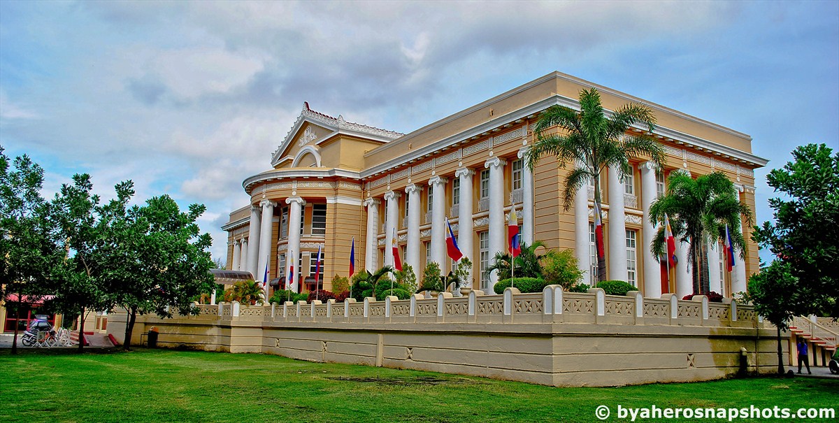 Byahero Pangasinan Provincial Capitol in Lingayen