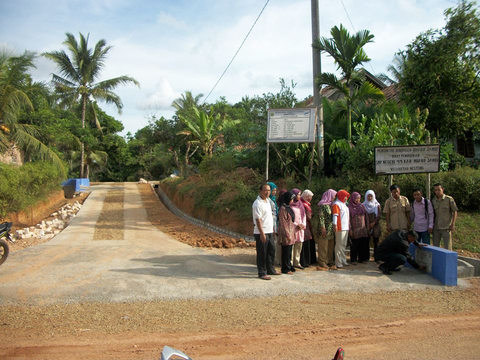  Jalan Rabat Beton Desa Baru Kec Mestong Muaro Jambi