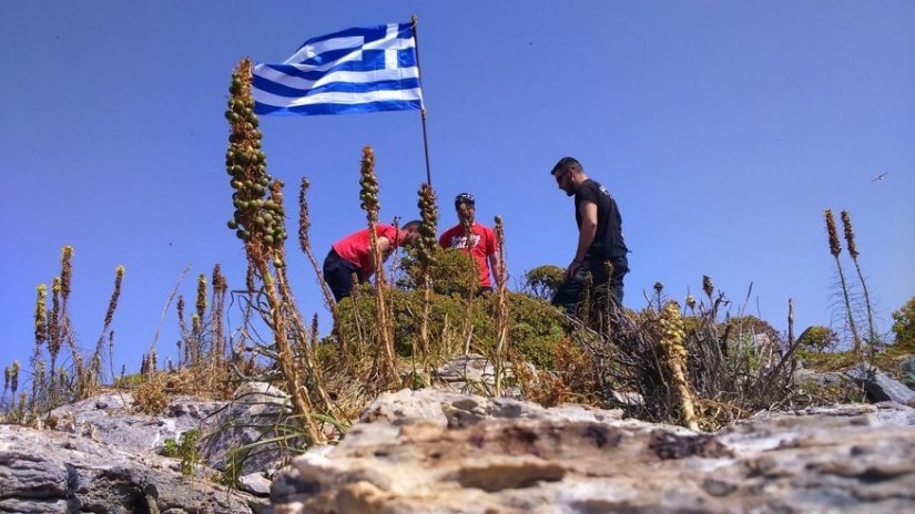 Ίμια νο 2 - «Τουρκικές δυνάμεις κατέβασαν την ελληνική σημαία από την νησίδα Ανθρωποφάς» Ίμια νο 2 - «Τουρκικές δυνάμεις κατέβασαν την ελληνική σημαία από την νησίδα Ανθρωποφάς»
