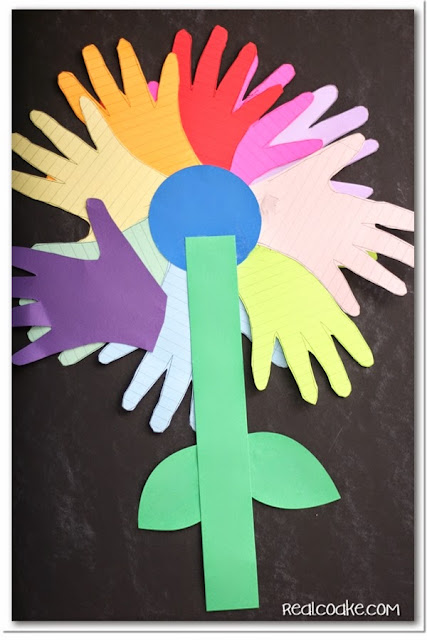 Cute Daisy Girl Scout craft to reinforce the Promise and the Law. #GirlScout #Daisy #Craft