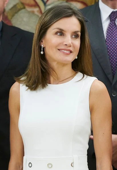 Queen Letizia wore Prada pumps, Tous pearl earrings. Princess Pilar de Borbon Nuevo Futuro Association (New Future)