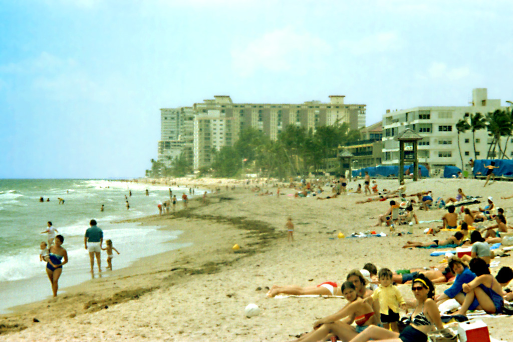Дикий пляж рассказ. Флорида 1980. Флорида 80 пляж. Флорида 1970 пляж. Сирия 1980.